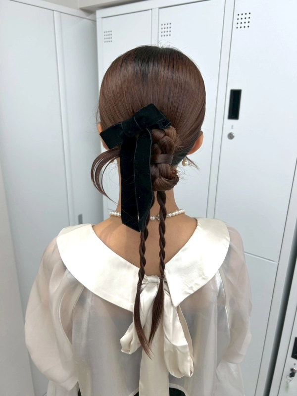 横浜駅近郊徒歩5分 横浜で結婚式ヘアセット/横浜お呼ばれヘアセット/横浜ヘアセット/横浜結婚式ヘアアレンジ/横浜お呼ばれヘアアレンジ/横浜カチモリ/横浜立体リボン/横浜くるみちゃんヘア/横浜シニヨン/横浜ゆるふわアップ/横浜編みおろし/横浜ハーフアップ/横浜タイト系/金箔/ビックリボン/ビックシュシュ