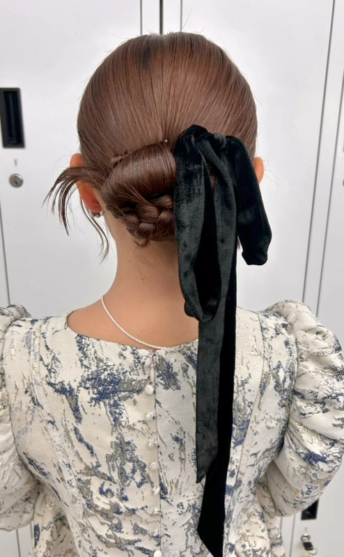 横浜駅近郊徒歩5分 横浜で結婚式ヘアセット/横浜お呼ばれヘアセット/横浜ヘアセット/横浜結婚式ヘアアレンジ/横浜お呼ばれヘアアレンジ/横浜カチモリ/横浜立体リボン/横浜くるみちゃんヘア/横浜シニヨン/横浜ゆるふわアップ/横浜編みおろし/横浜ハーフアップ/横浜タイト系/金箔/ビックリボン/ビックシュシュ