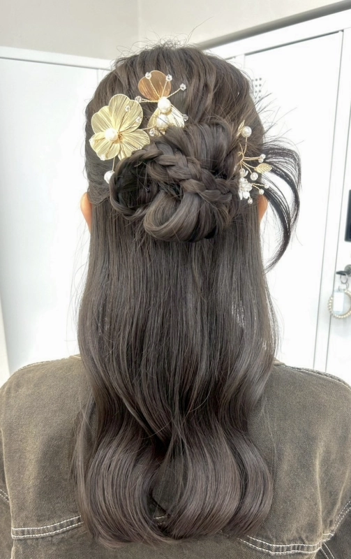 横浜で結婚式ヘアセット/お呼ばれヘアセット/横浜ヘアセット/結婚式ヘアアレンジ/お呼ばれヘアアレンジ/カチモリ/立体リボン/くるみちゃんヘアシニヨン/ゆるふわアップ/編みおろし/ハーフアップ/タイト系/金箔