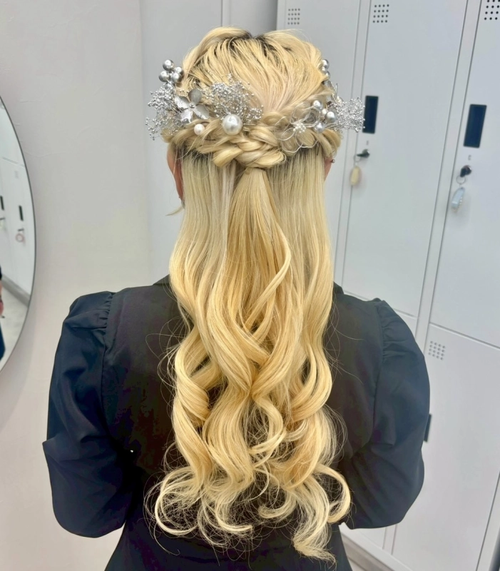 横浜駅近郊徒歩5分 横浜で結婚式ヘアセット/横浜お呼ばれヘアセット/横浜ヘアセット/横浜結婚式ヘアアレンジ/横浜お呼ばれヘアアレンジ/横浜カチモリ/横浜立体リボン/横浜くるみちゃんヘア/横浜シニヨン/横浜ゆるふわアップ/横浜編みおろし/横浜ハーフアップ/横浜タイト系/金箔/ビックリボン/ビックシュシュ