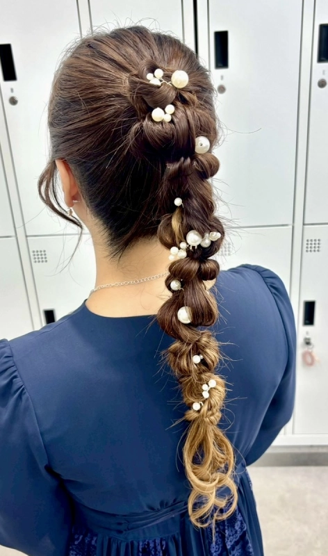 横浜駅近郊徒歩5分 横浜で結婚式ヘアセット/横浜お呼ばれヘアセット/横浜ヘアセット/横浜結婚式ヘアアレンジ/横浜お呼ばれヘアアレンジ/横浜カチモリ/横浜立体リボン/横浜くるみちゃんヘア/横浜シニヨン/横浜ゆるふわアップ/横浜編みおろし/横浜ハーフアップ/横浜タイト系/金箔/ビックリボン/ビックシュシュ