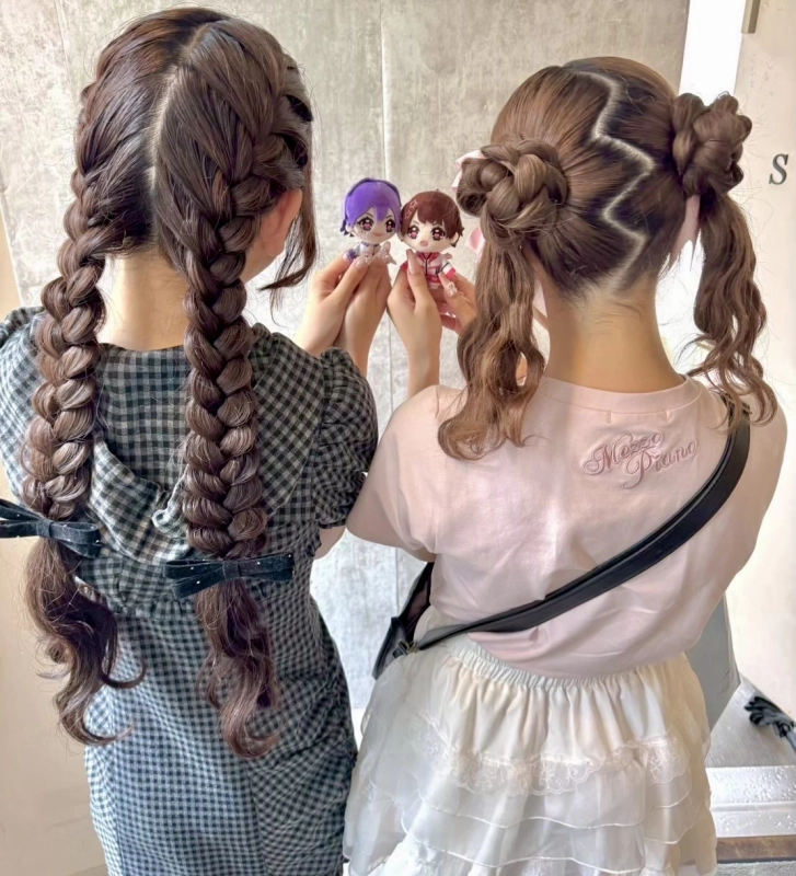 横浜駅近郊徒歩5分 横浜推し活ヘアメイク/横浜推し活ヘアセット/横浜ヘアセット/横浜結婚式ヘアアレンジ/横浜お呼ばれヘアアレンジ/横浜カチモリ/横浜立体リボン/横浜くるみちゃんヘア/横浜シニヨン/横浜ゆるふわアップ/横浜編みおろし/横浜ハーフアップ/横浜タイト系/金箔/    横浜推し活ヘアメイク/横浜推し活ヘア/横浜推し活美容室/横浜ライブヘアセット/横浜参戦ヘア/横浜ヘアセット/横浜イベントヘア/横浜量産型ヘア/横浜地雷系ヘア/横浜韓国ヘアセット/推し活ヘアメオタ活ヘア/参戦ヘアライブ/ヘアチェキ会ヘ
