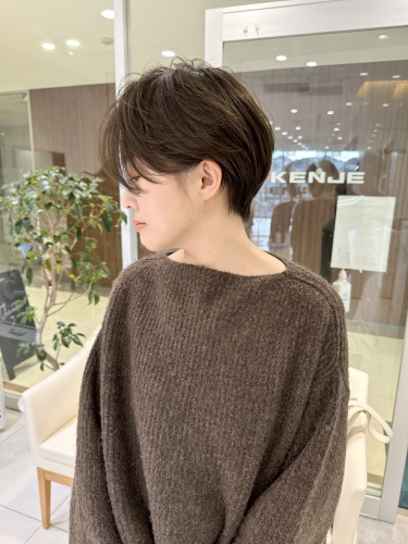 耳掛けショート×オリーブベージュ　style by 田爪