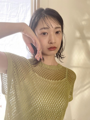 短め前髪が可愛い！暗髪でも軽やかレイヤー