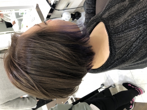 大人可愛いショートボブxインナーカラー