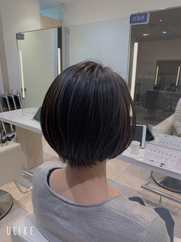 ショートボブ
