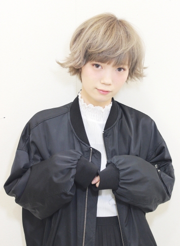 グレージュ×外ハネショート☆