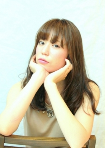 大人かわいい目ギリギリバング小顔ナチュラル耳かけセミロング
